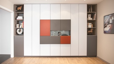 Mur magique : Un placard qui vous permettra de faire de votre espace, un espace pratique et harmonieux avec le reste de votre cuisine.